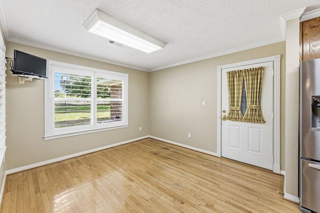 1106 Lakeside Drive, Huntsville, TX 77320