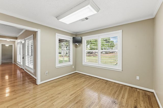 1106 Lakeside Drive, Huntsville, TX 77320