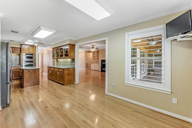 1106 Lakeside Drive, Huntsville, TX 77320