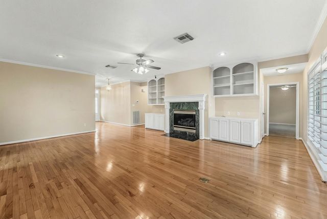 1106 Lakeside Drive, Huntsville, TX 77320