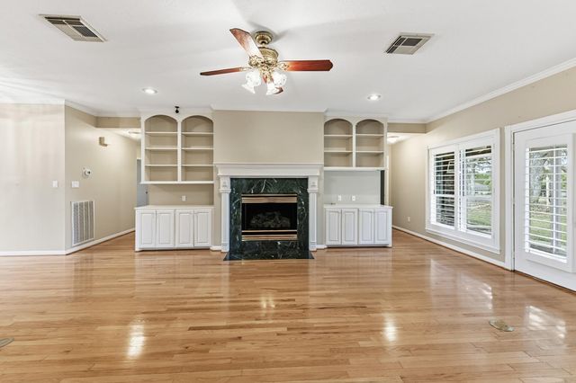 1106 Lakeside Drive, Huntsville, TX 77320