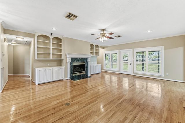 1106 Lakeside Drive, Huntsville, TX 77320