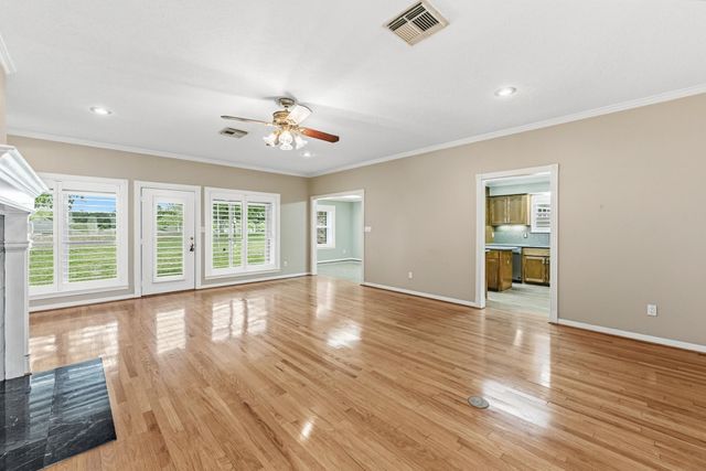 1106 Lakeside Drive, Huntsville, TX 77320