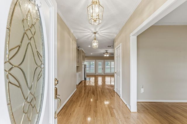 1106 Lakeside Drive, Huntsville, TX 77320