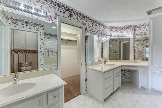 1106 Lakeside Drive, Huntsville, TX 77320