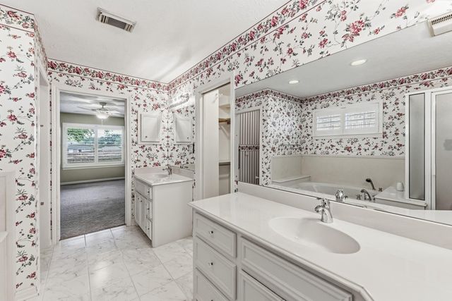 1106 Lakeside Drive, Huntsville, TX 77320