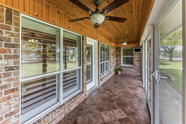 1106 Lakeside Drive, Huntsville, TX 77320