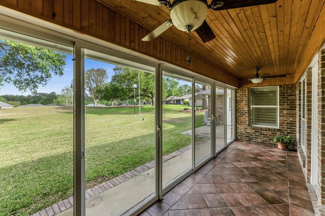 1106 Lakeside Drive, Huntsville, TX 77320