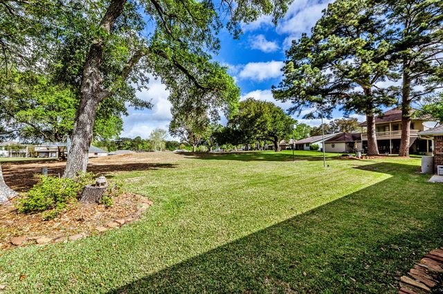 1106 Lakeside Drive, Huntsville, TX 77320