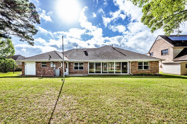 1106 Lakeside Drive, Huntsville, TX 77320