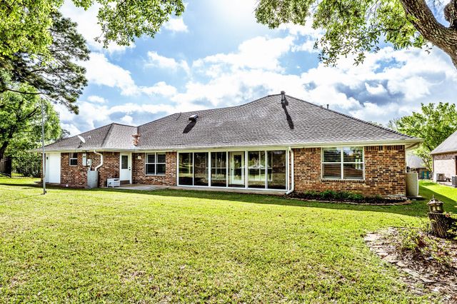 1106 Lakeside Drive, Huntsville, TX 77320