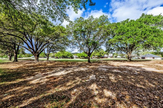 1106 Lakeside Drive, Huntsville, TX 77320