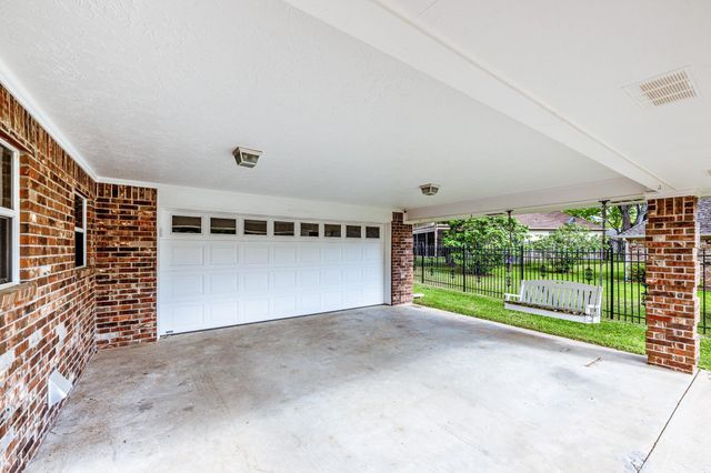 1106 Lakeside Drive, Huntsville, TX 77320