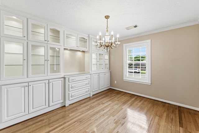 1106 Lakeside Drive, Huntsville, TX 77320