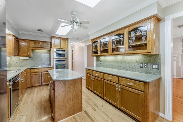 1106 Lakeside Drive, Huntsville, TX 77320