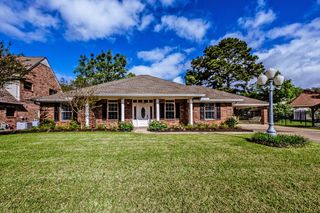 1106 Lakeside Drive, Huntsville, TX 77320