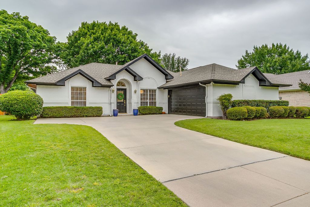 3228 Riverwood Drive, Fort Worth, TX 76116