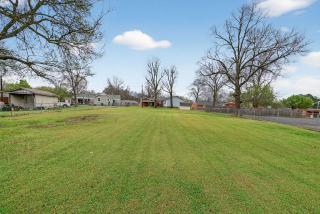 126 Armory Dr, Lewisburg, TN 37091