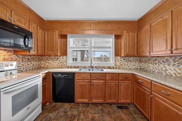 126 Armory Dr, Lewisburg, TN 37091