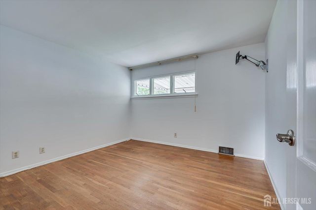 15 Lowell Street, Iselin, NJ 08830