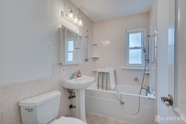 15 Lowell Street, Iselin, NJ 08830
