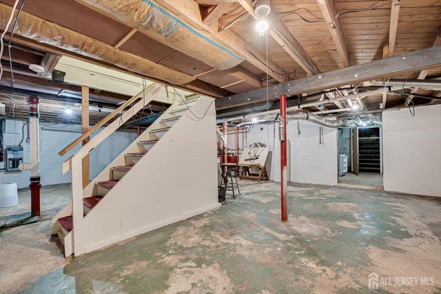 15 Lowell Street, Iselin, NJ 08830