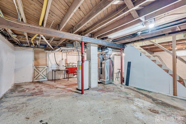 15 Lowell Street, Iselin, NJ 08830