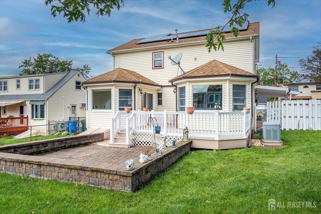 15 Lowell Street, Iselin, NJ 08830