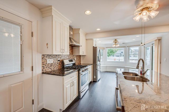 15 Lowell Street, Iselin, NJ 08830