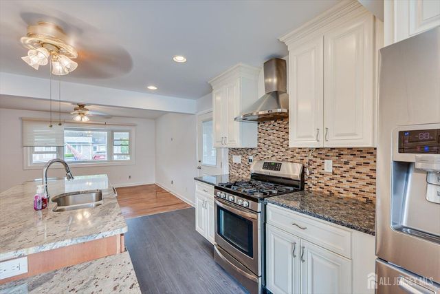 15 Lowell Street, Iselin, NJ 08830