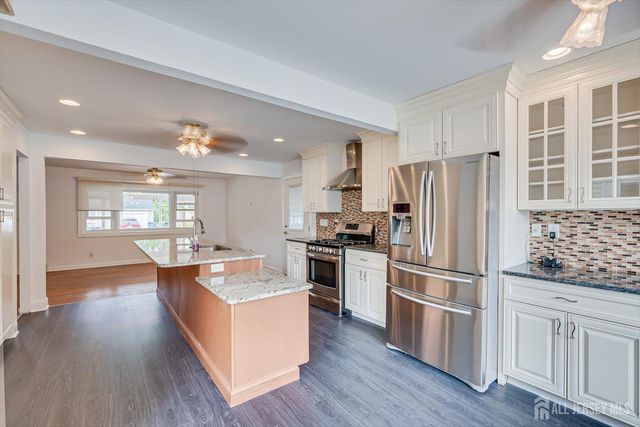 15 Lowell Street, Iselin, NJ 08830