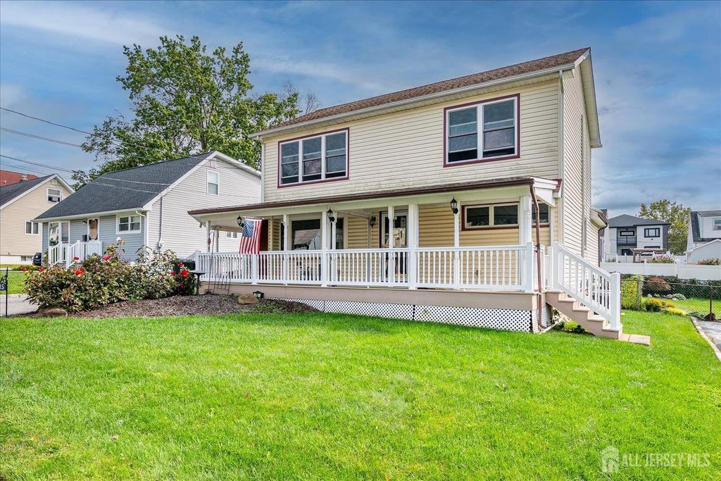 15 Lowell Street, Iselin, NJ 08830
