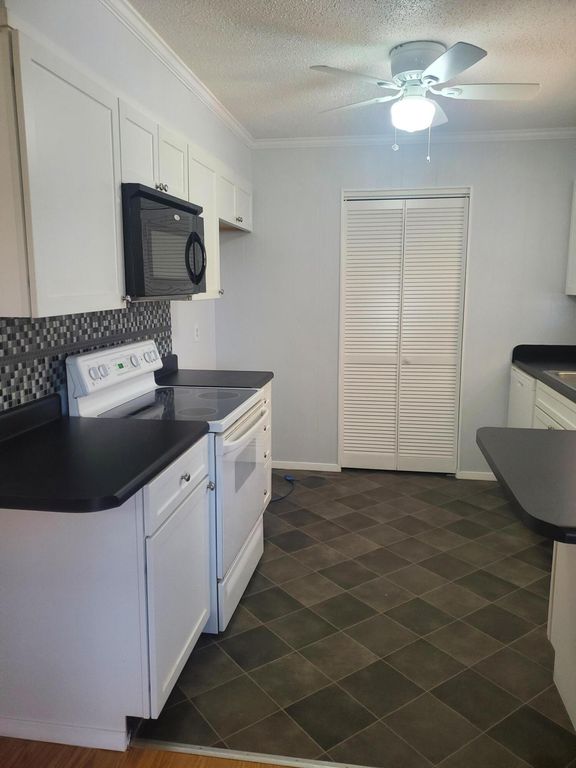 Image 4 of property listing at 221 Nottingham Trail, San Angelo, TX 76901