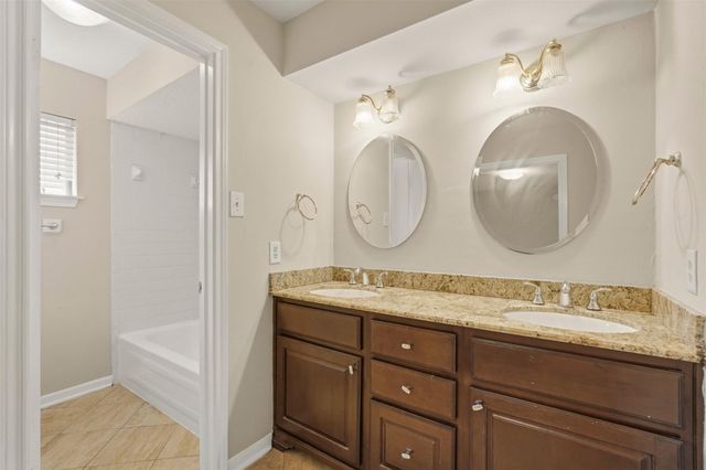 810 Sunnybrook Lane, Baytown, TX 77521