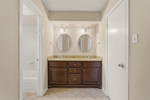 810 Sunnybrook Lane, Baytown, TX 77521