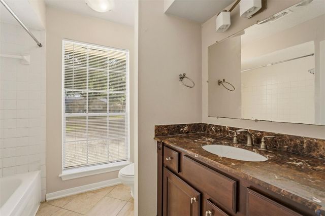 810 Sunnybrook Lane, Baytown, TX 77521