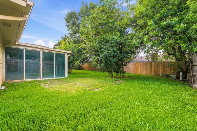 810 Sunnybrook Lane, Baytown, TX 77521