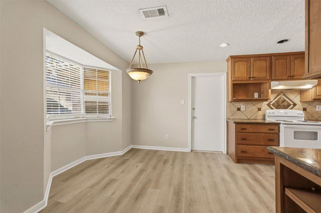 810 Sunnybrook Lane, Baytown, TX 77521
