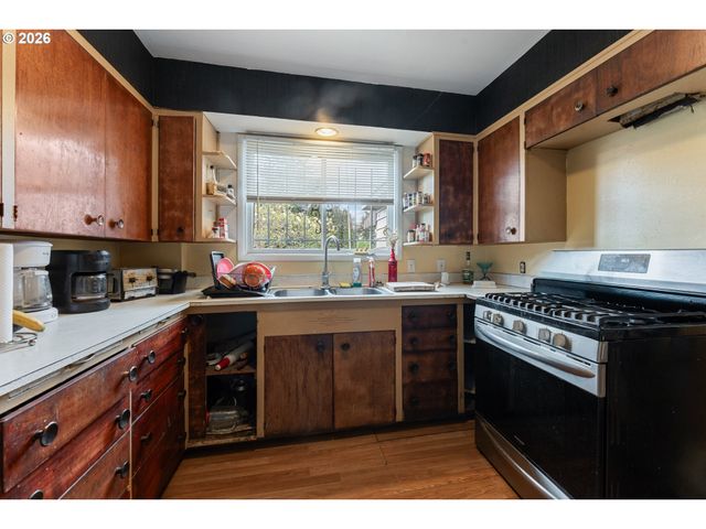 7611 Se HENDERSON St, Portland, OR 97206