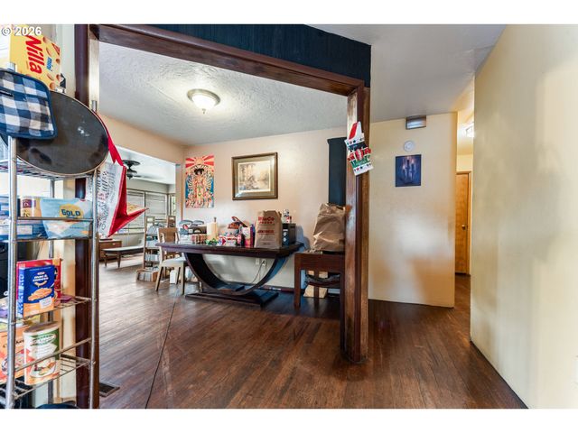 7611 Se HENDERSON St, Portland, OR 97206