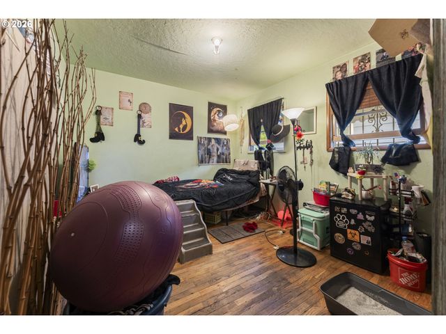 7611 Se HENDERSON St, Portland, OR 97206