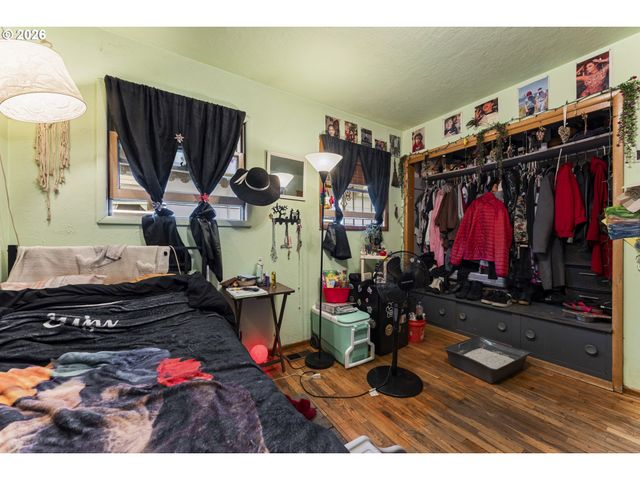 7611 Se HENDERSON St, Portland, OR 97206