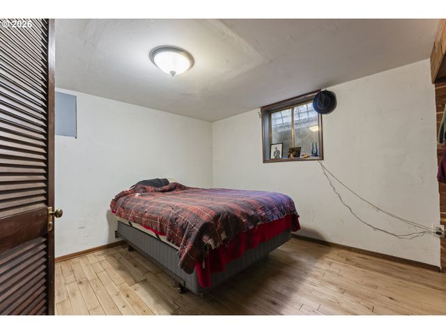 7611 Se HENDERSON St, Portland, OR 97206