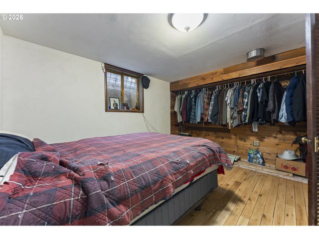 7611 Se HENDERSON St, Portland, OR 97206