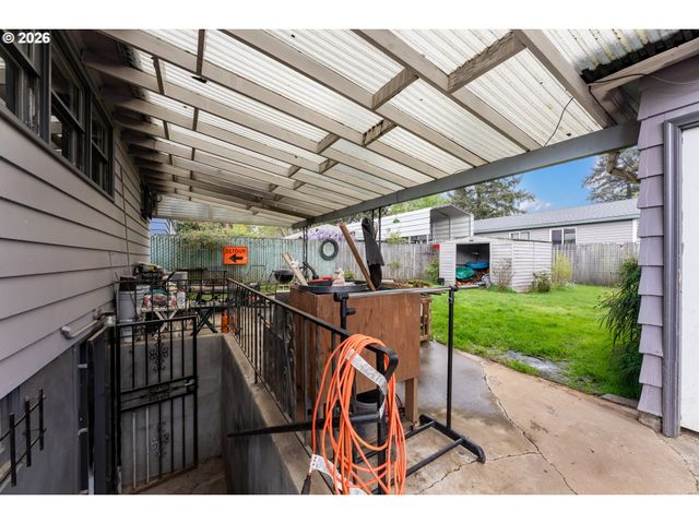 7611 Se HENDERSON St, Portland, OR 97206