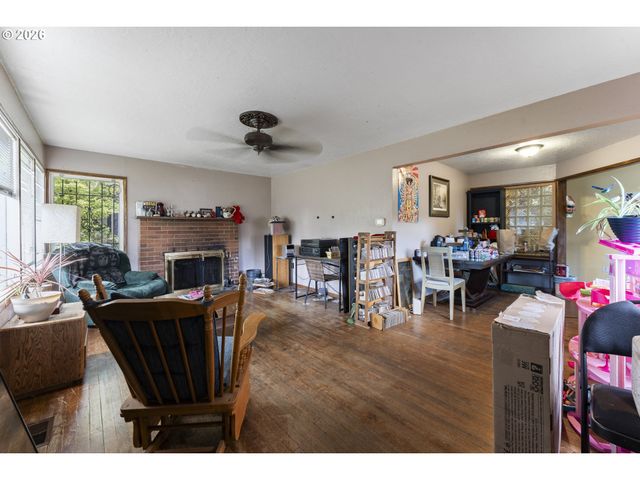 7611 Se HENDERSON St, Portland, OR 97206