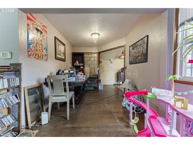 7611 Se HENDERSON St, Portland, OR 97206