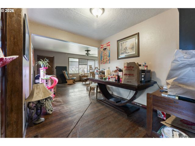 7611 Se HENDERSON St, Portland, OR 97206