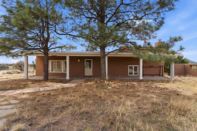 3 AB Apache Rd, Santa Fe, NM 87508