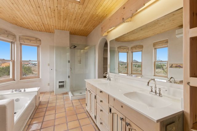 3 AB Apache Rd, Santa Fe, NM 87508